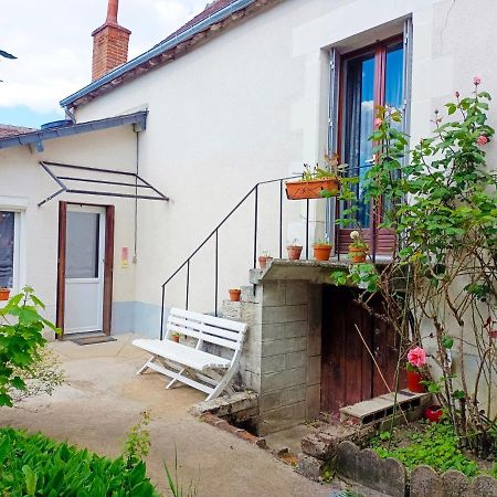 Petite Maison Etape Loire A Velo Ou Compostelle Mosnes Buitenkant foto
